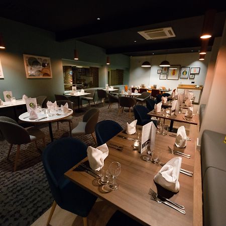 Holiday Inn Newport By Ihg Экстерьер фото