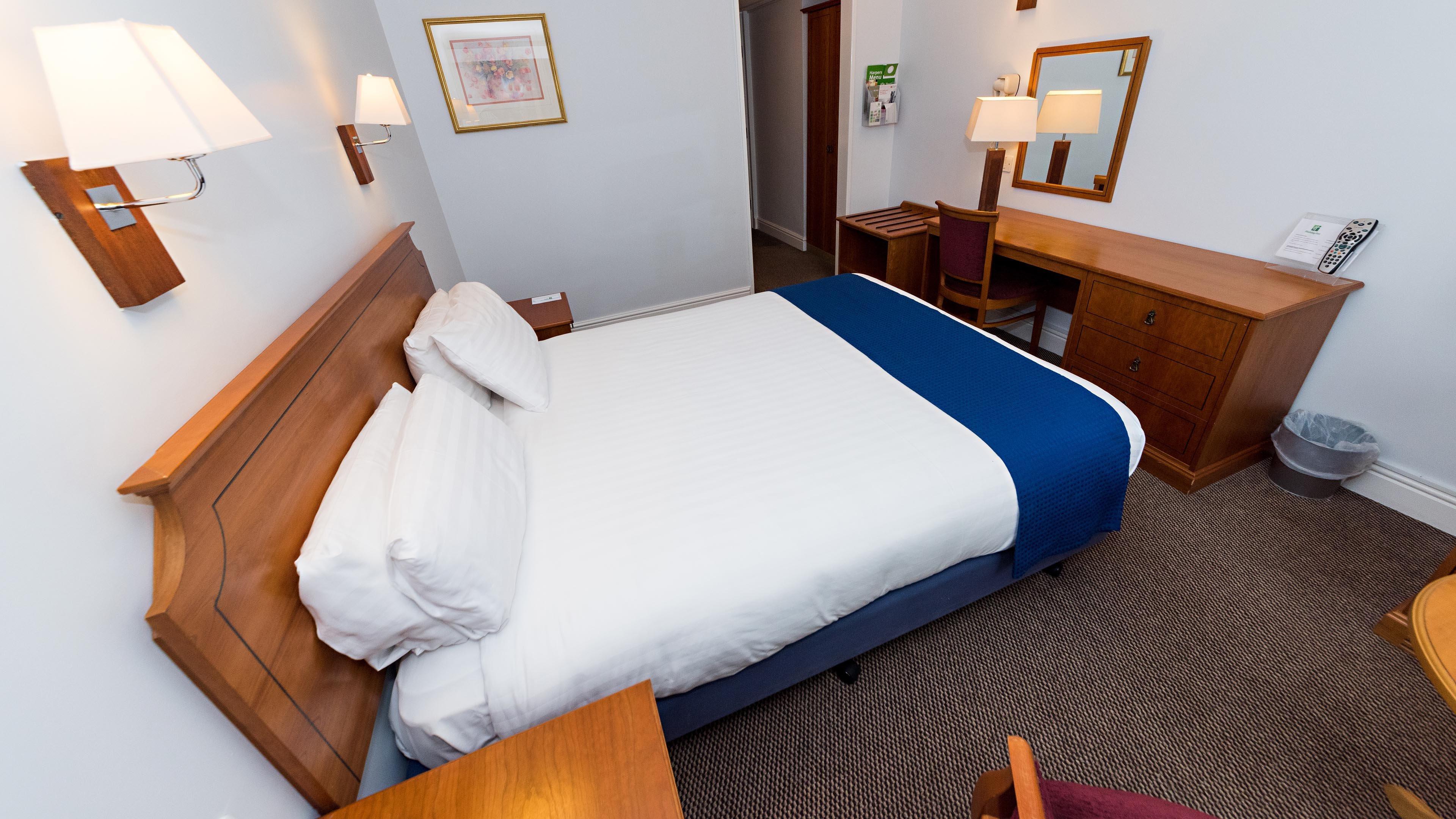 Holiday Inn Newport By Ihg Экстерьер фото