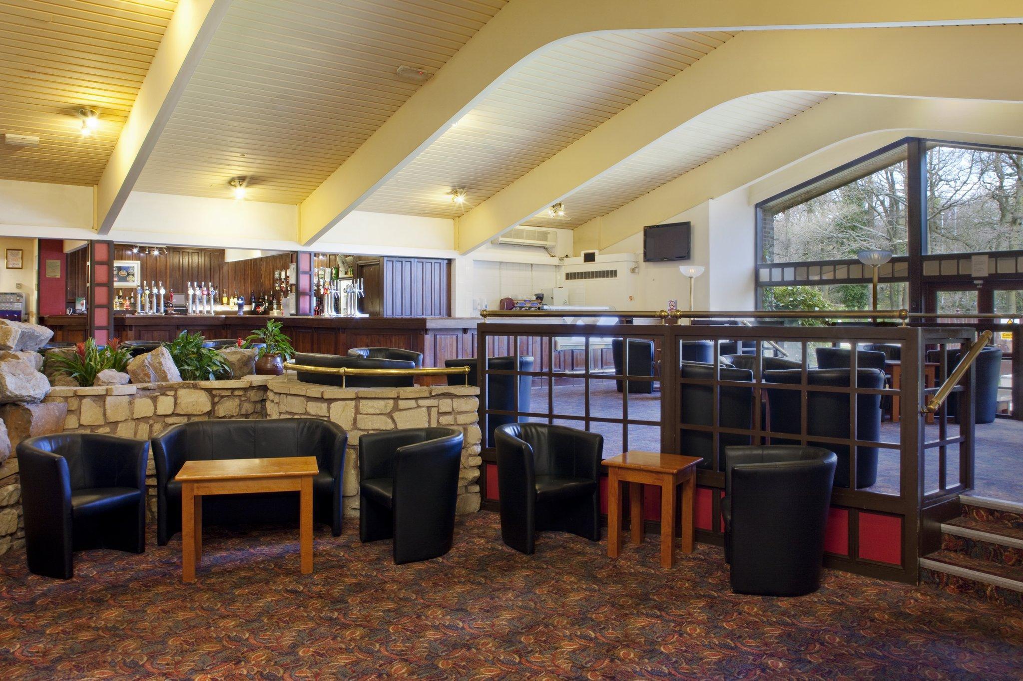 Holiday Inn Newport By Ihg Экстерьер фото