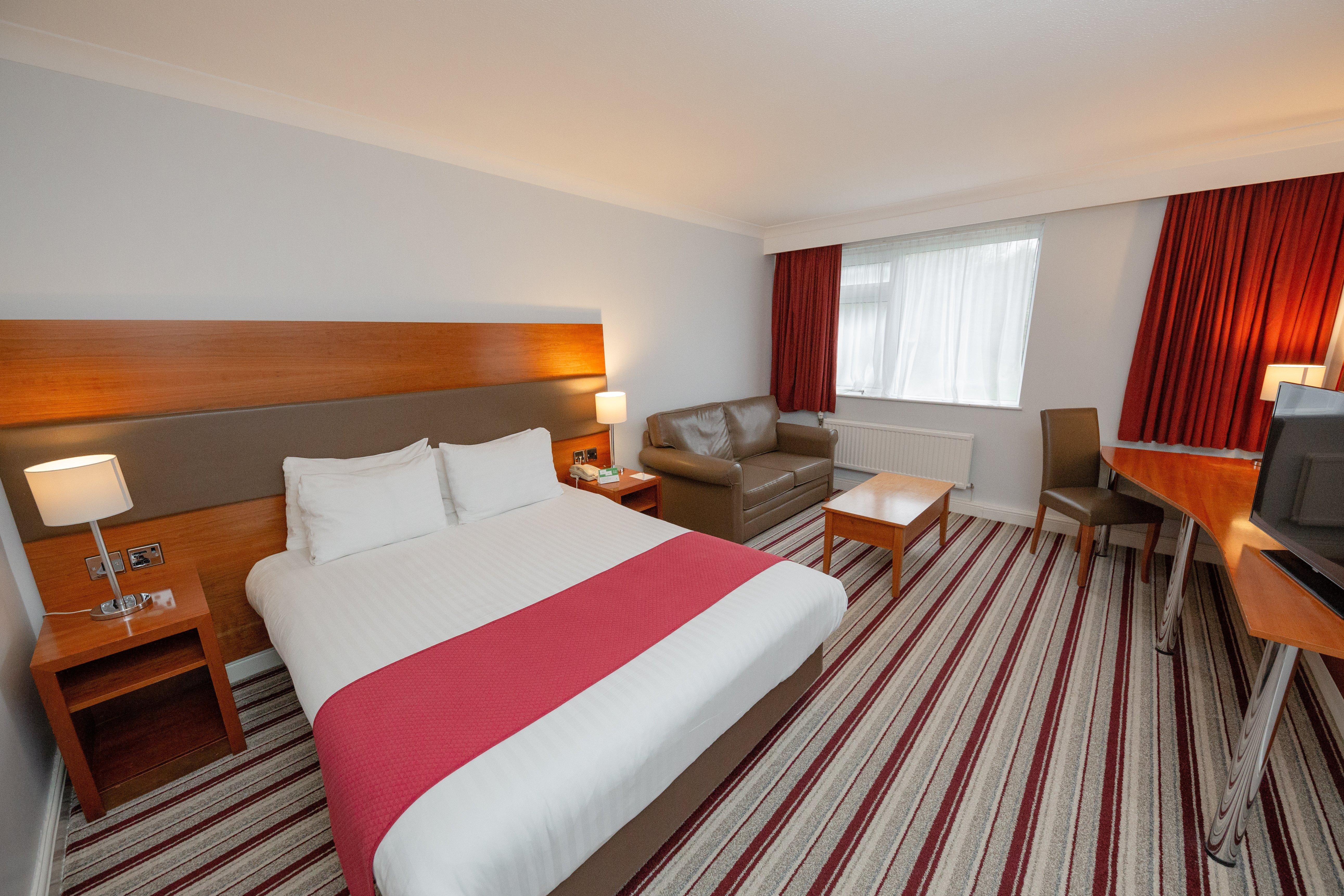 Holiday Inn Newport By Ihg Экстерьер фото