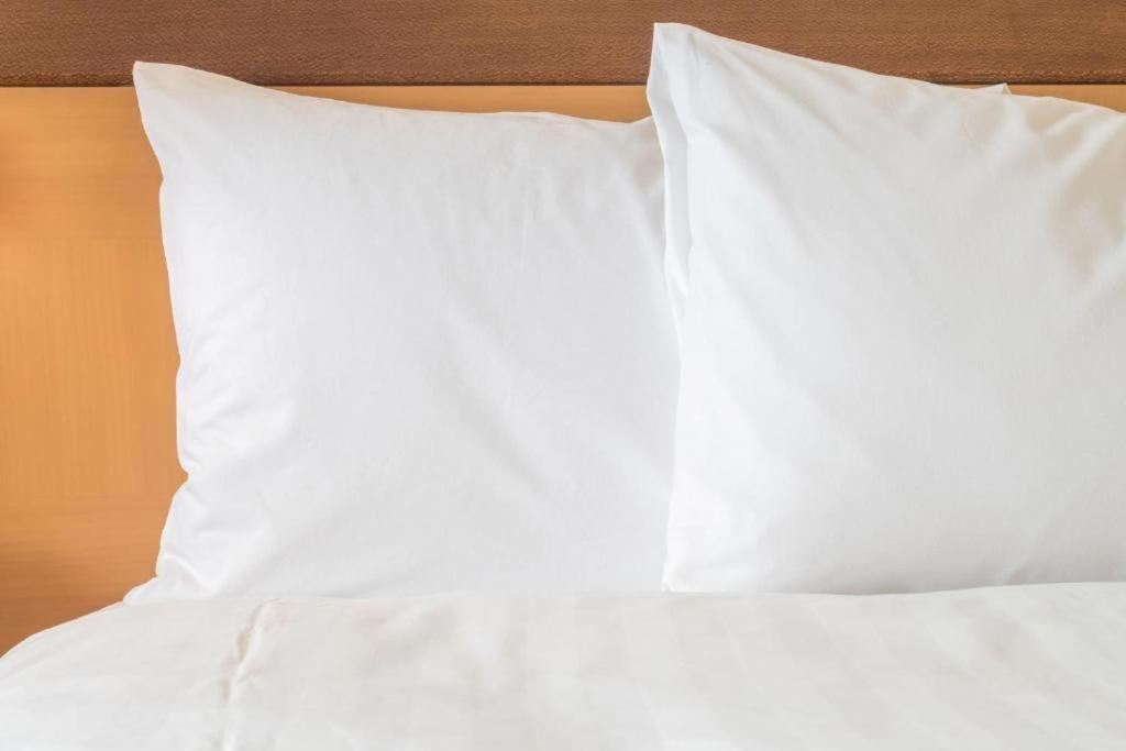 Holiday Inn Newport By Ihg Экстерьер фото