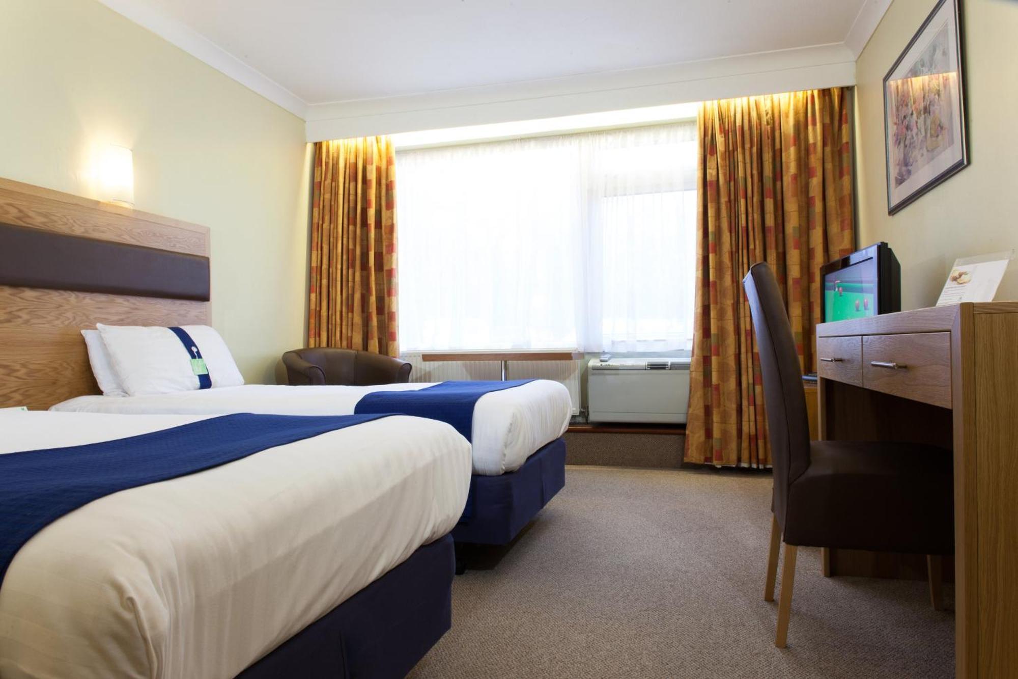 Holiday Inn Newport By Ihg Экстерьер фото