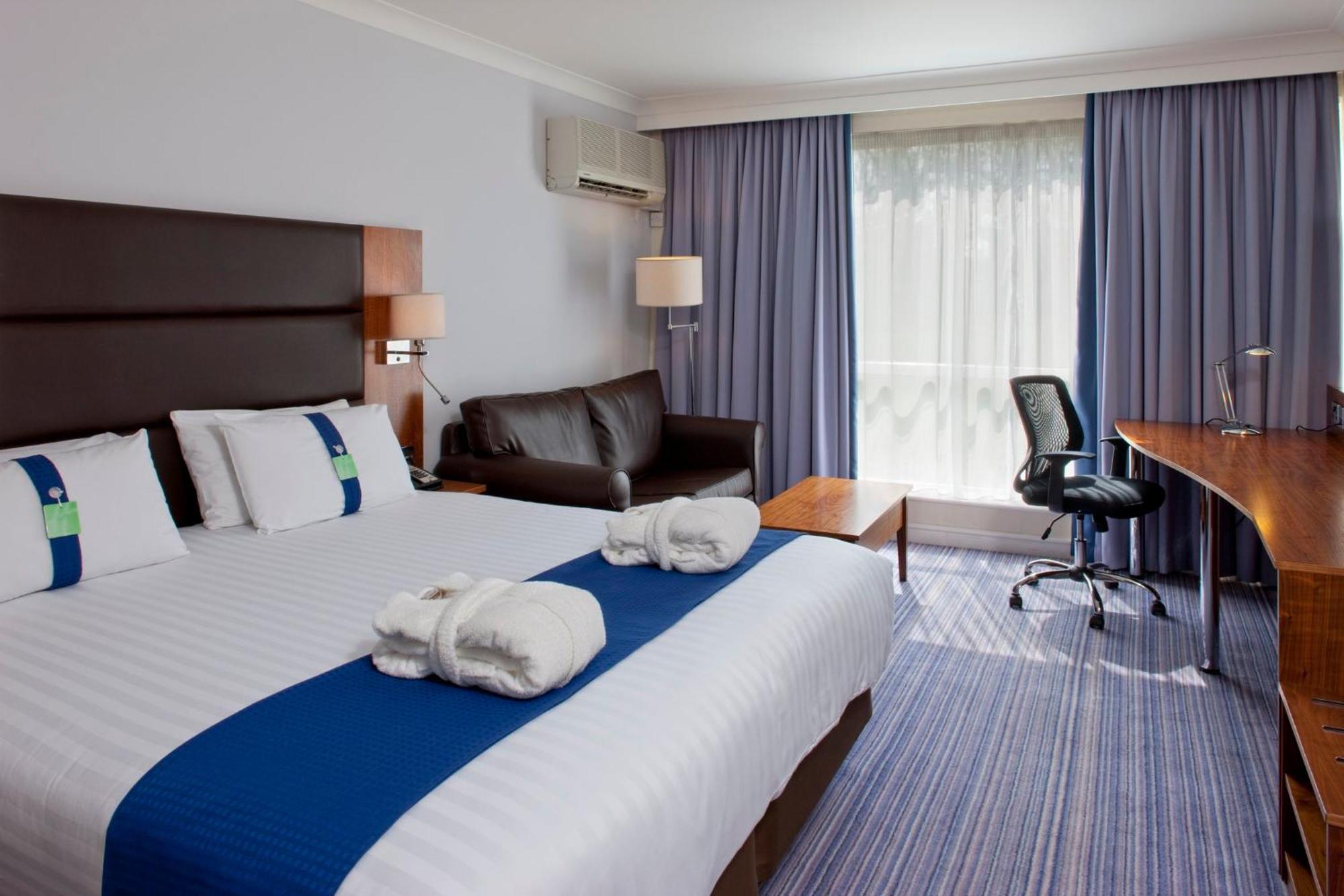 Holiday Inn Newport By Ihg Экстерьер фото